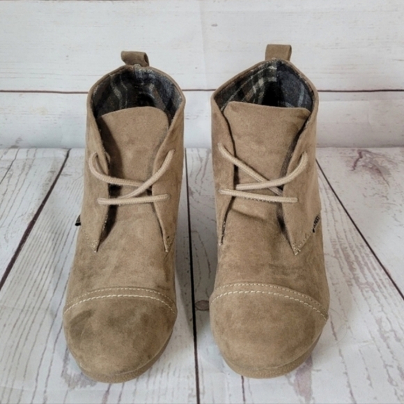 Bongo brand suede wedge boot Women's Size 6 M tan - Picture 4 of 10